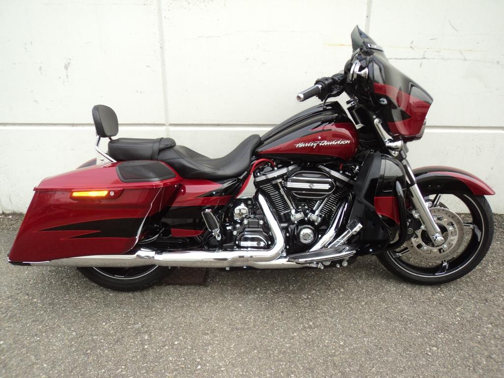 Harley Davidson STREET GLIDE CVO 