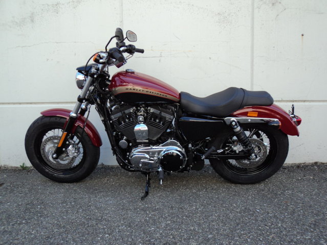 Harley Davidson 1200 Custom BILIARD RED/VIVID BLACK
