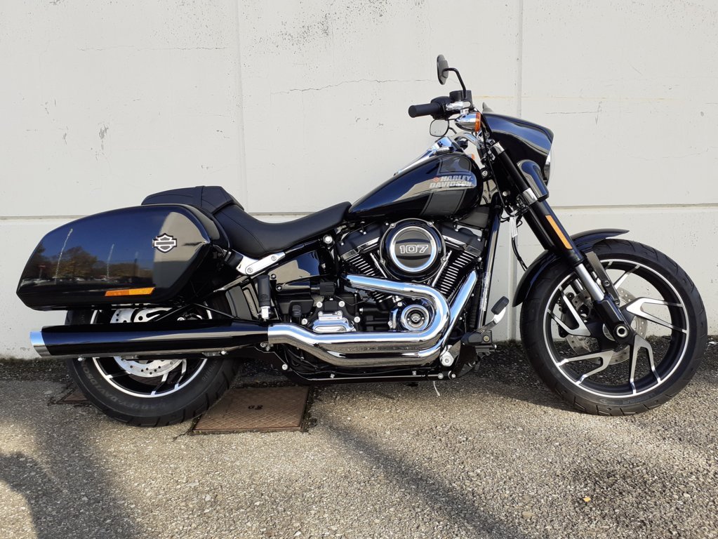 Harley Davidson Sport Glide vivid black