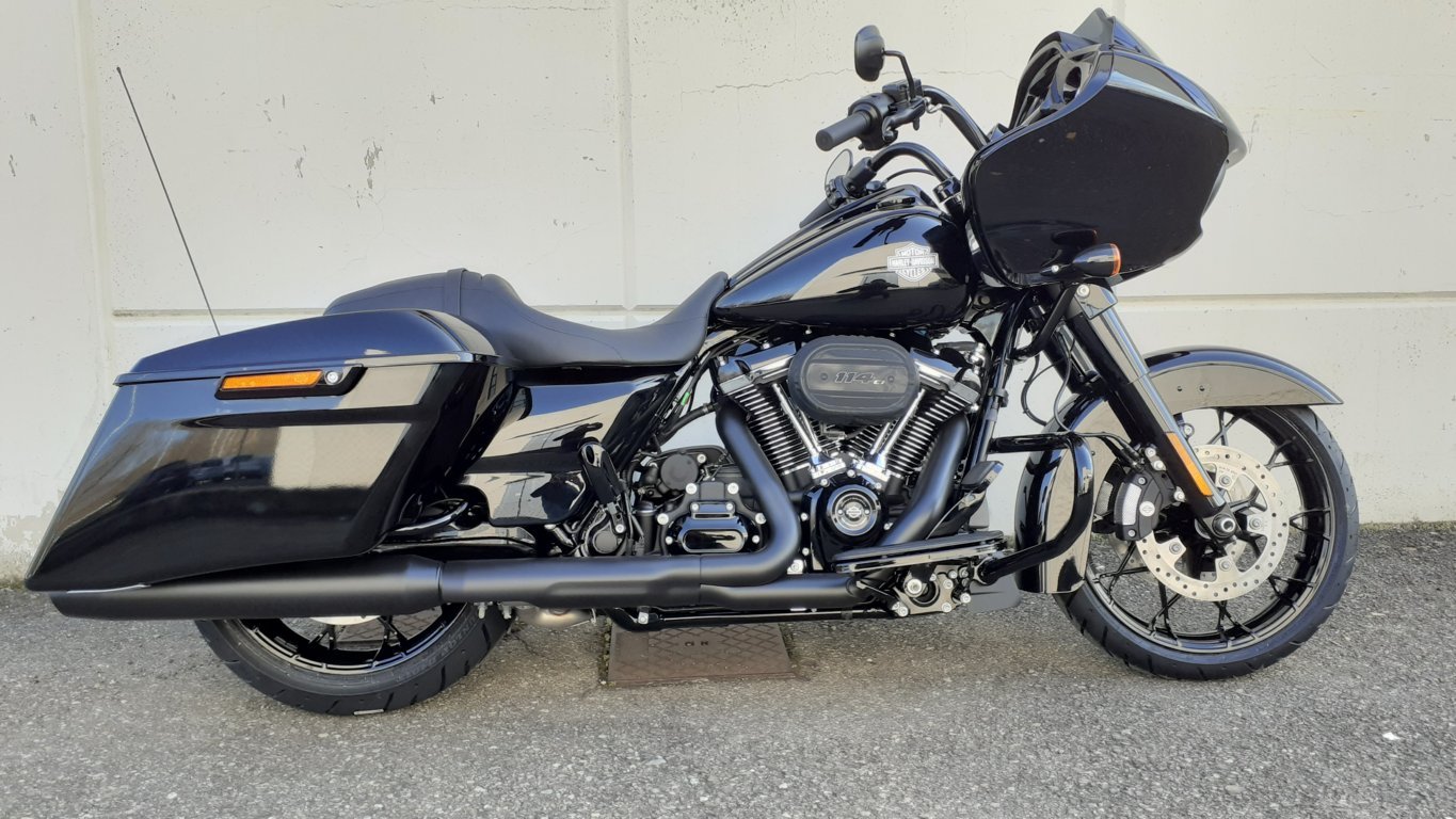 Harley Davidson Road Glide® Special vivid black