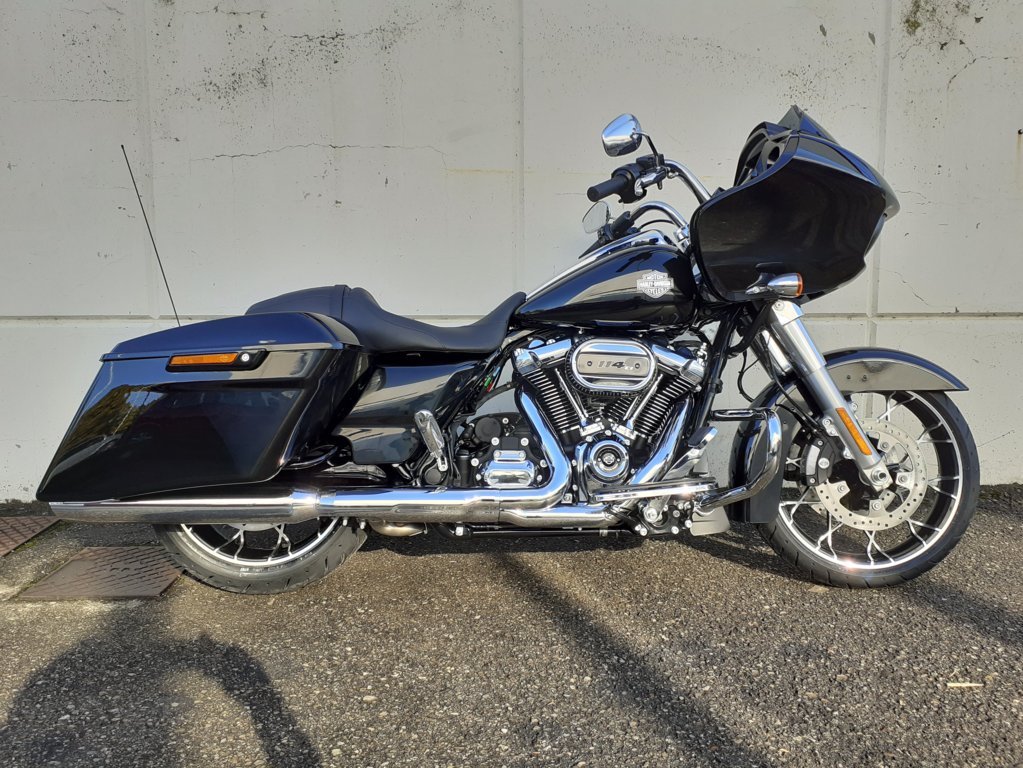Harley Davidson Road Glide® Special vivid black