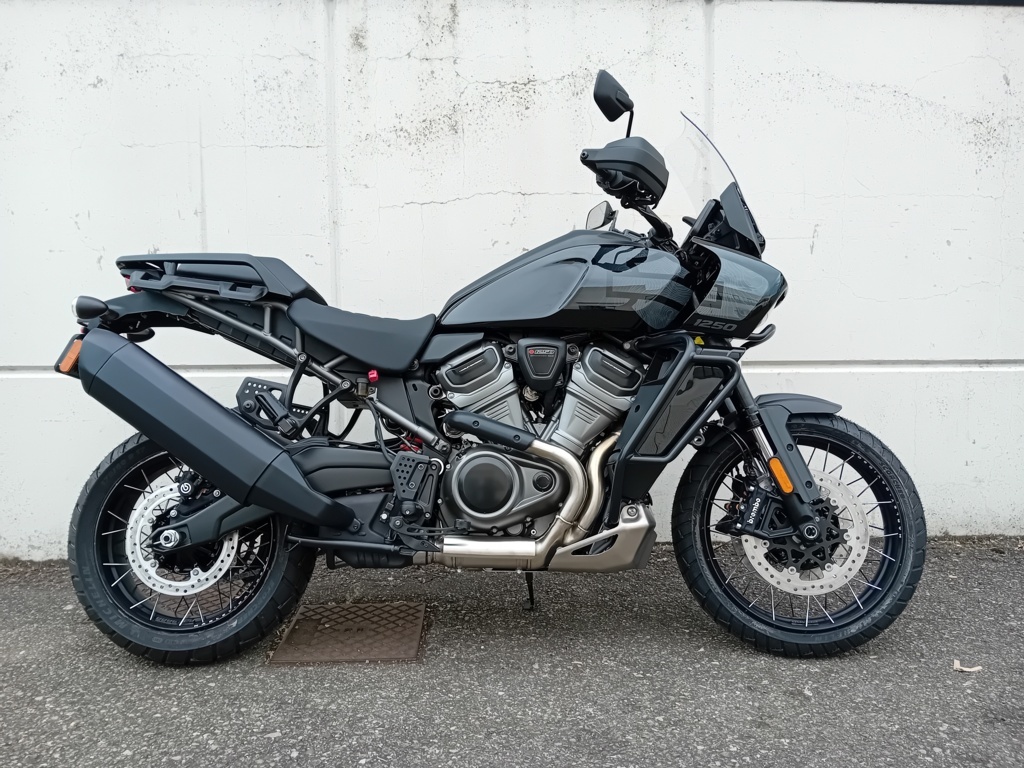 Harley Davidson Pan America™ 1250 Special vivid black