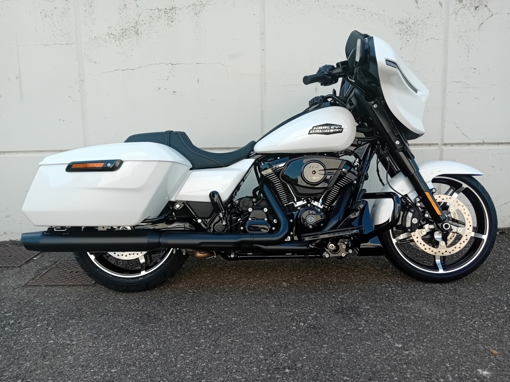 Harley Davidson Street Glide® white onyx pearl