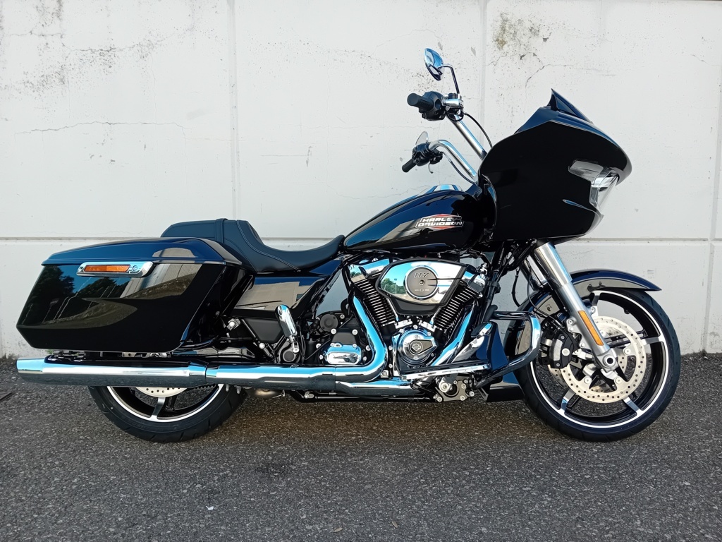 Harley Davidson Road Glide® vivid black