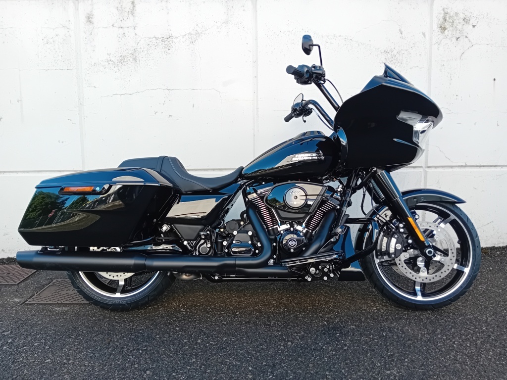 Harley Davidson Road Glide® vivid black