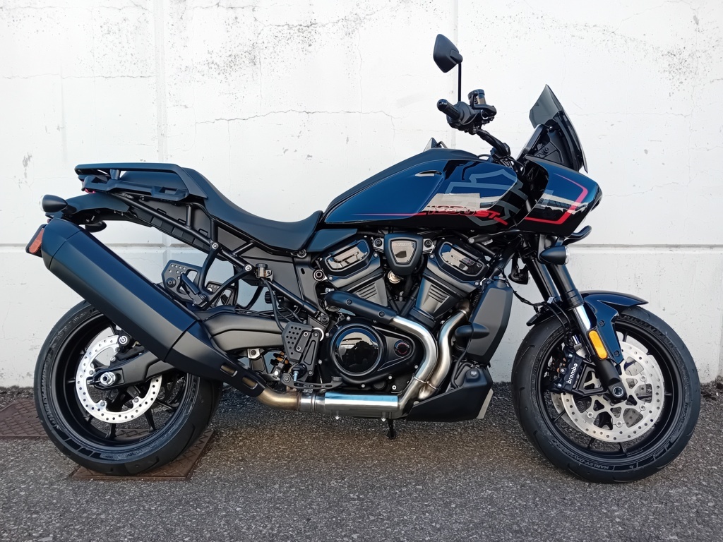 Harley Davidson Pan America™ 1250 ST vivid black