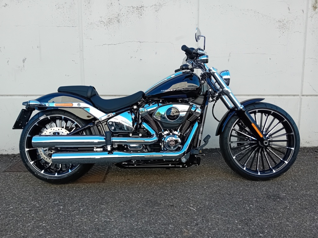 Harley Davidson Breakout® vivid black