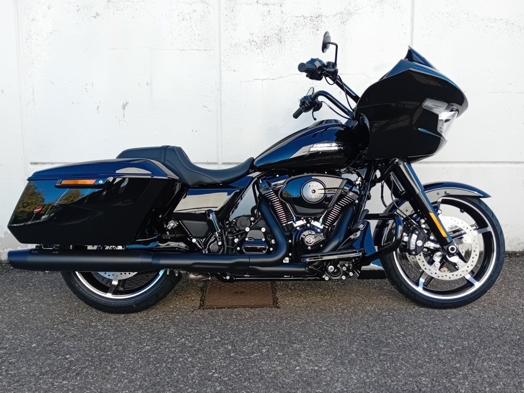 Harley Davidson Road Glide® vivid black