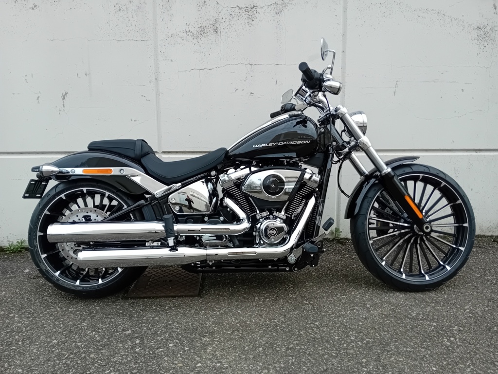 Harley Davidson Breakout&reg; vivid black