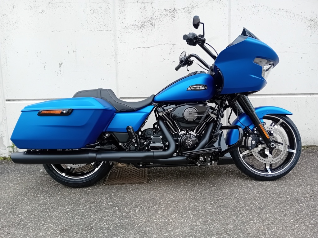 Harley Davidson Road Glide&reg; aurora blue denim