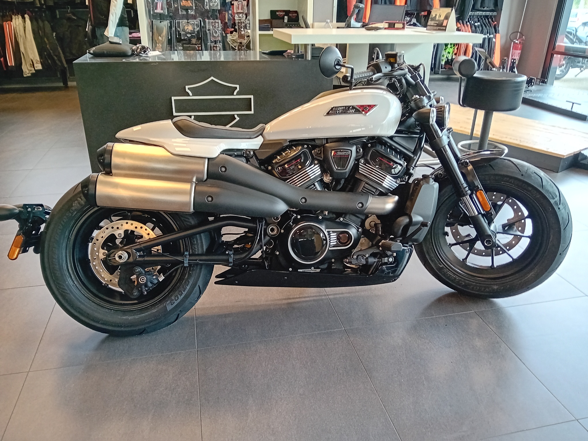 Harley Davidson Sportster S  white onyx pearl
