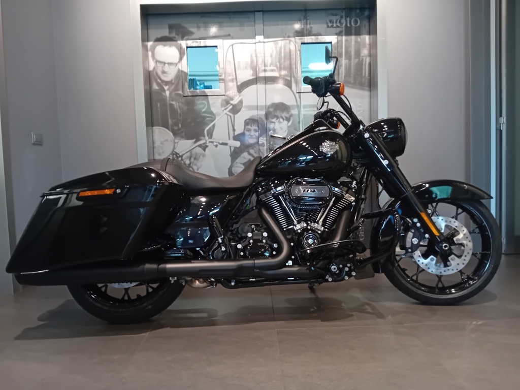 Harley Davidson Road King&reg;  Special vivid black