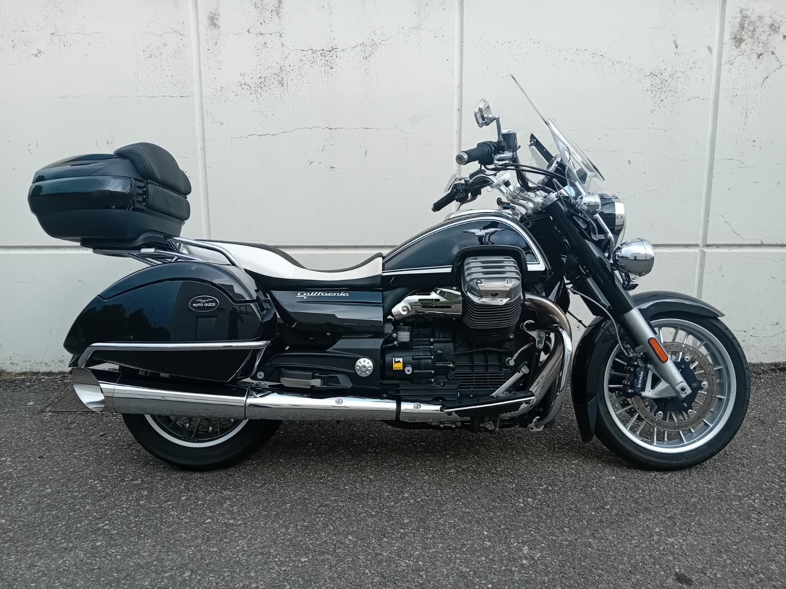 Harley Davidson Moto Guzzi California  Nera 