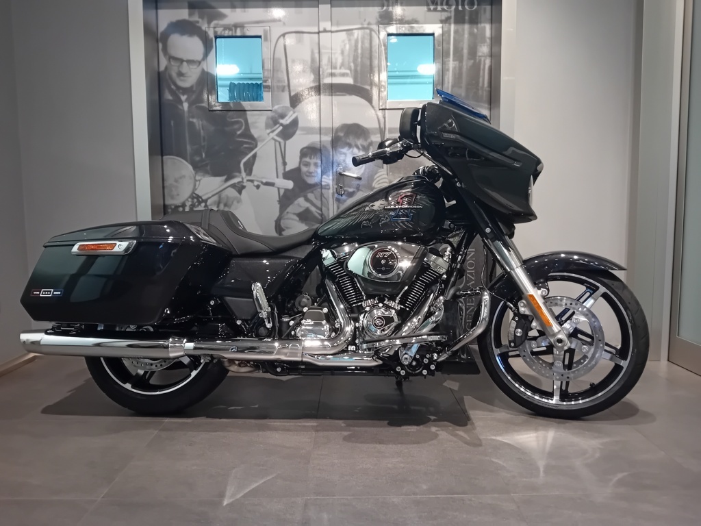 Harley Davidson Street Glide&reg; midnight ember